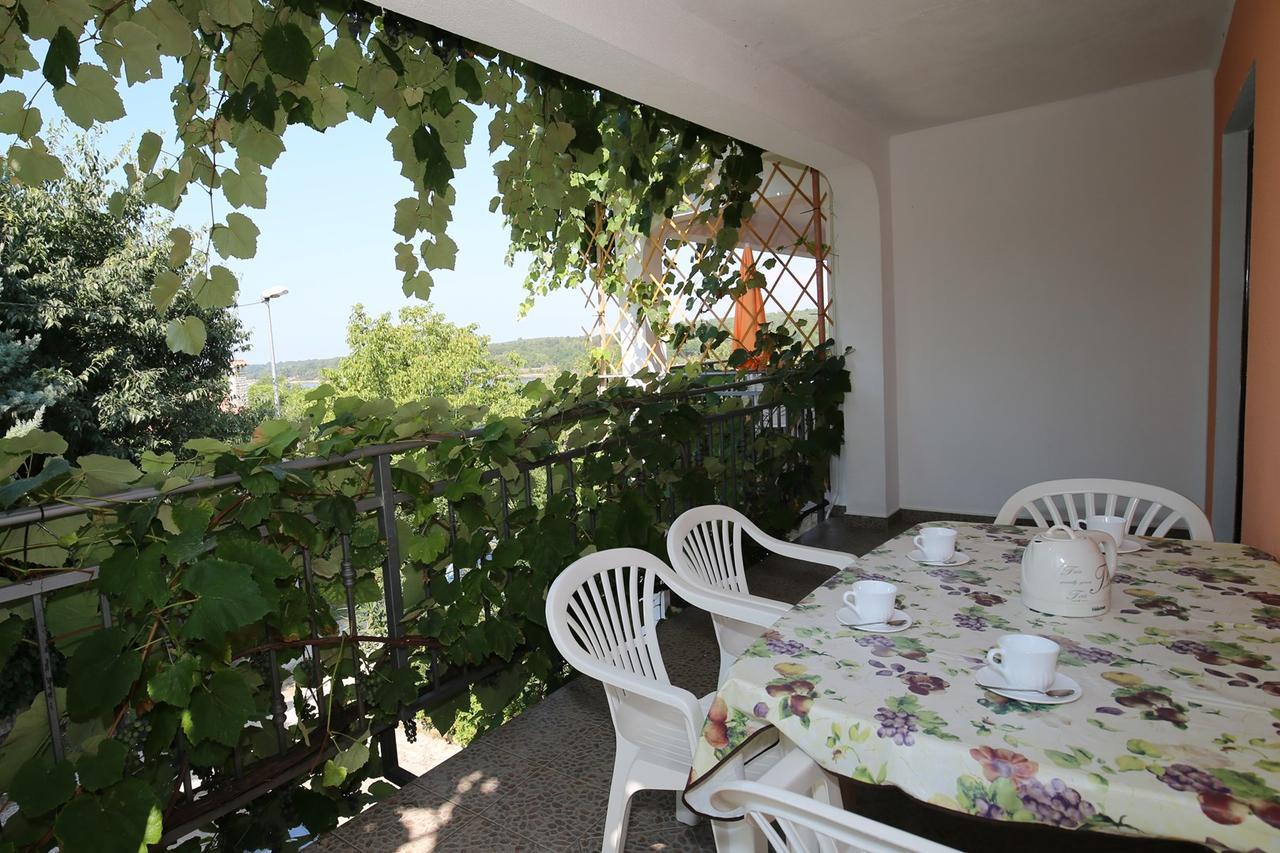 Apartments Coki Funtana Exterior foto