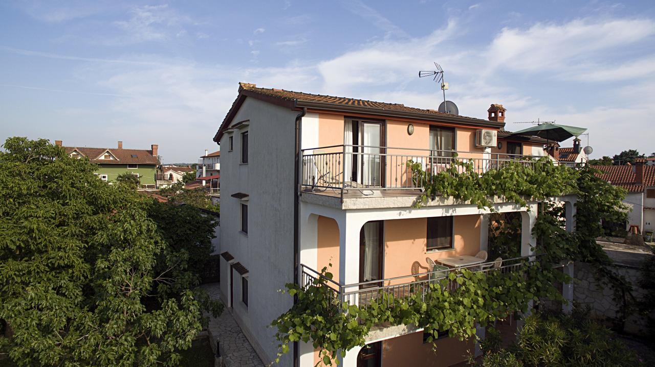 Apartments Coki Funtana Exterior foto